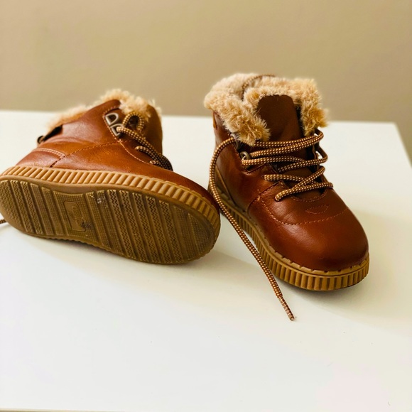 OshKosh B'Gosh Unisex-Child Haskell Ankle Boot. Brown, 9M/9C - Picture 4 of 5